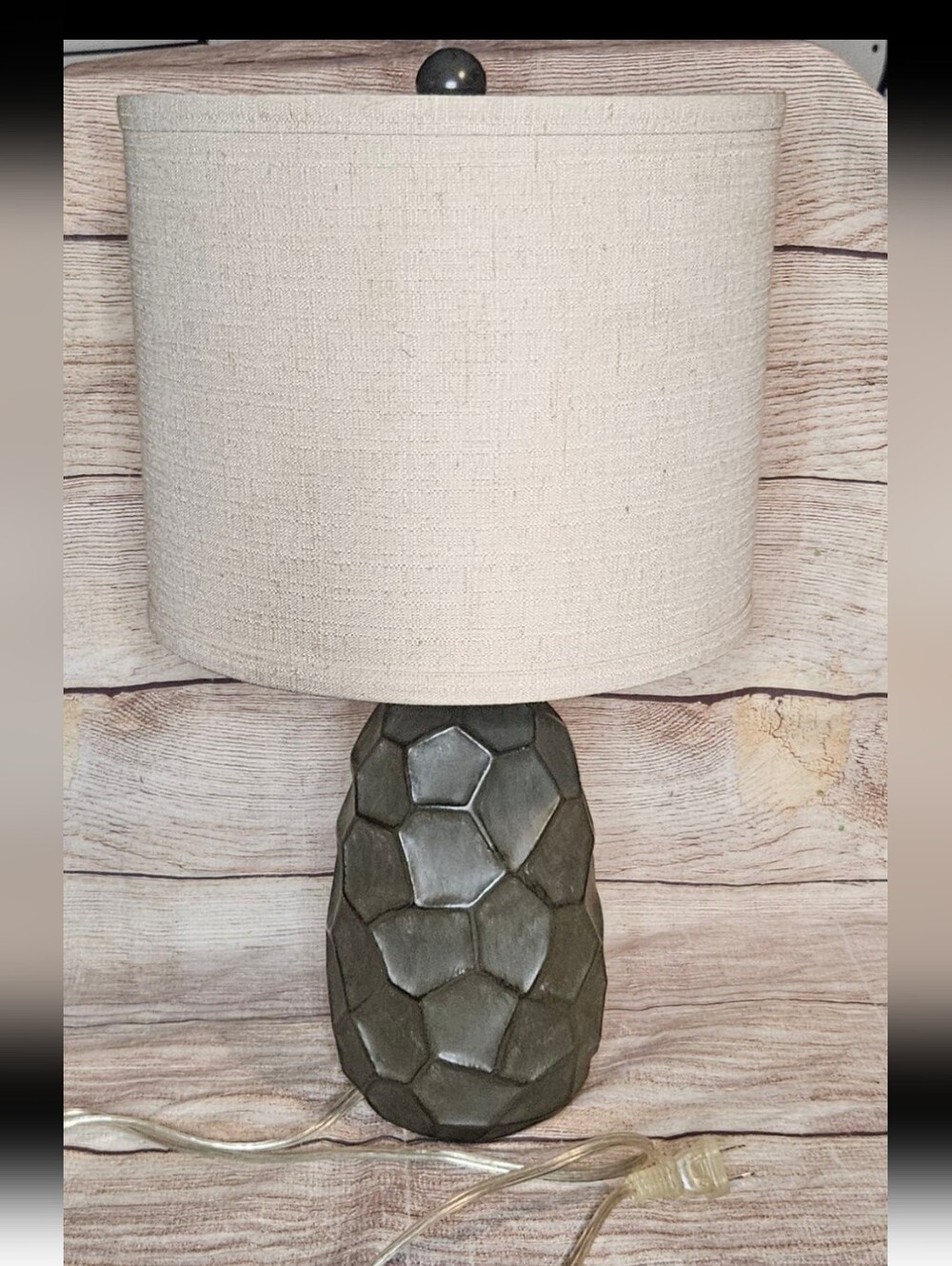 Honeycomb decorative table lamp